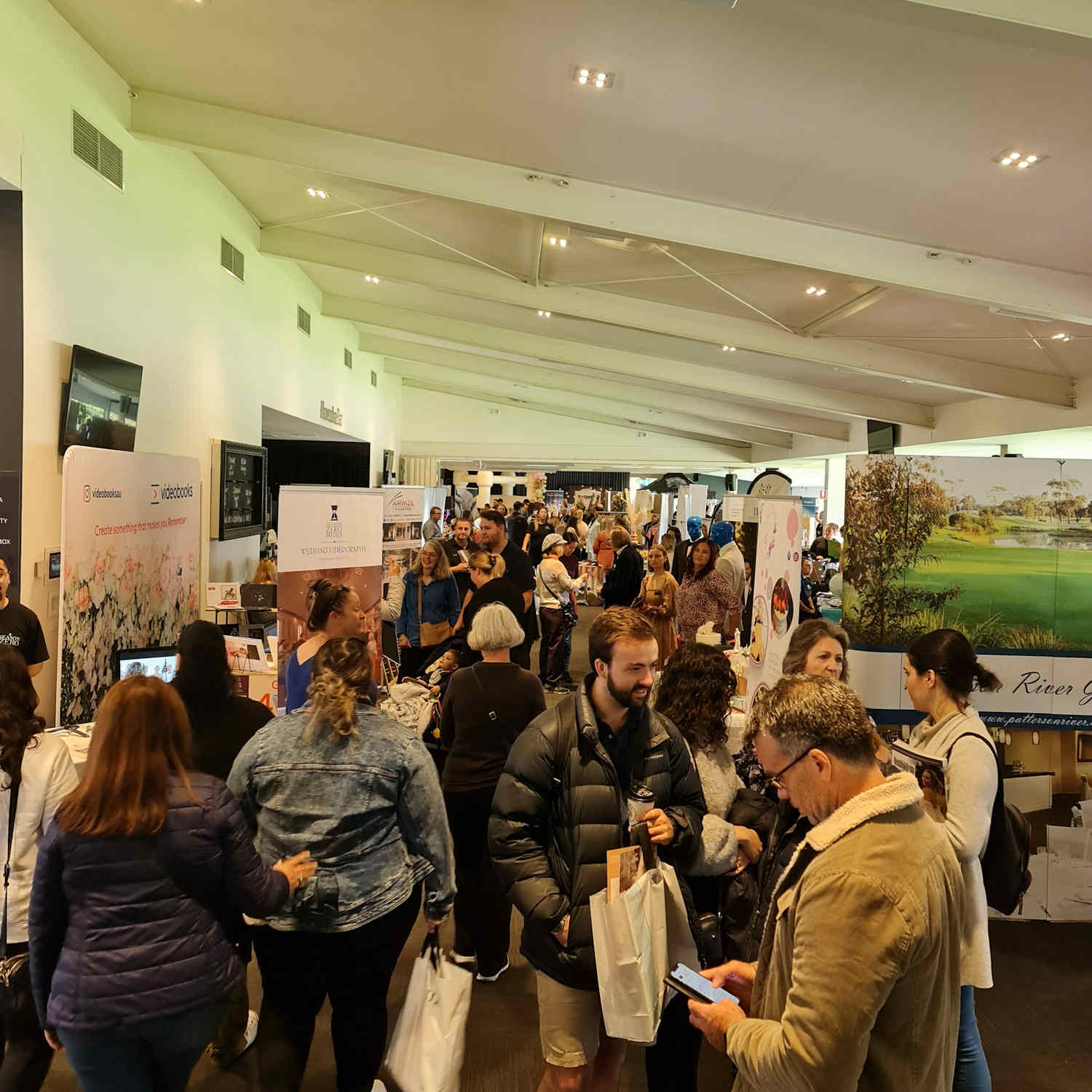 Mornington Wedding Expo May 2022 - crowd shot Mornington Wedding Expo May 2022 - crowd shot