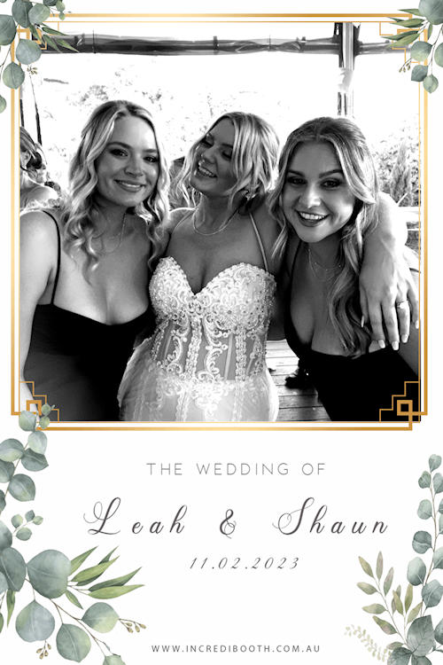 Incredibooth-Wedding Friends Incredibooth-Wedding Friends