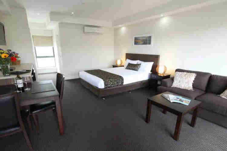 The Bay Motel premium Queen